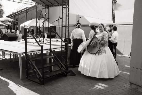 Chi sono i mariachi? A volte sono donne. Più cazzute di Banderas e della sua gallina