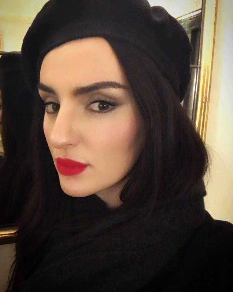 Il nuovo look di Arisa mi ha cambiato la vita. Adesso la amo con tutto me stesso