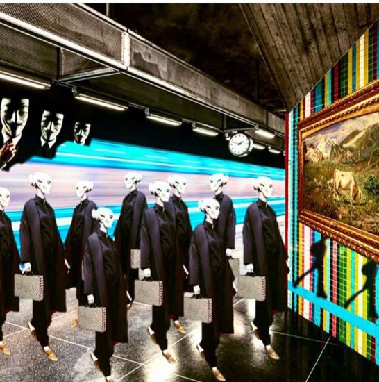 Un extraterreste in metropolitana! Anche gli alieni a Milano sono alienati