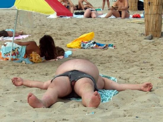 Libri da divorare sotto l’ombrellone. Ecco i 20 titoli che i Millennial vorrebbero leggere in spiaggia