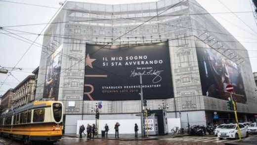 Starbucks Milano inaugurazione: i Millennial preferiscono vecchi baristi o turbobeveroni?