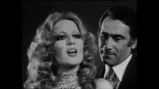 Parole parole parole testo: come Mina profetizzò l’amore dei Millennial strafatti di fumo