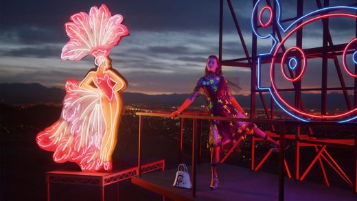 Campagna pubblicitaria Prada 2018: il presente è al neon e spaventosissimo.