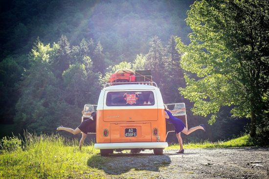 Anche le vacanze in camper sono entrate nella loro era 3.0: love in a van