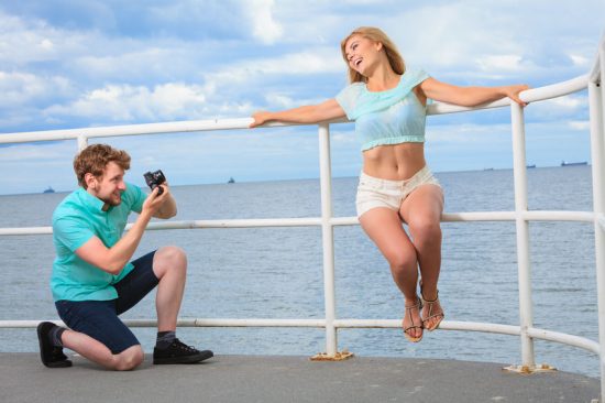 Diventare marito Instagram di una influencer è sempre meglio che lavorare