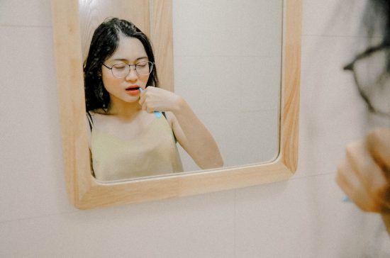 Vi giuro che lo spazzolino elettrico è un ottimo vibratore (e al check-in nessuno ride)