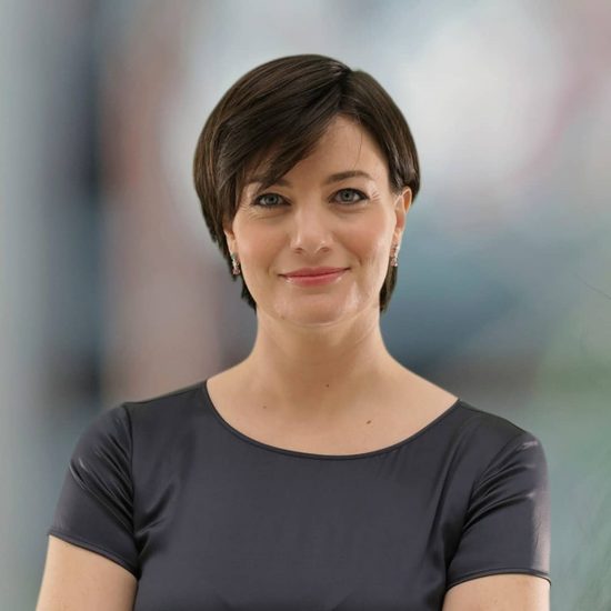 Catalogo dei MILLENNIAL: Lara Comi. La tua enciclopedia dei millennial