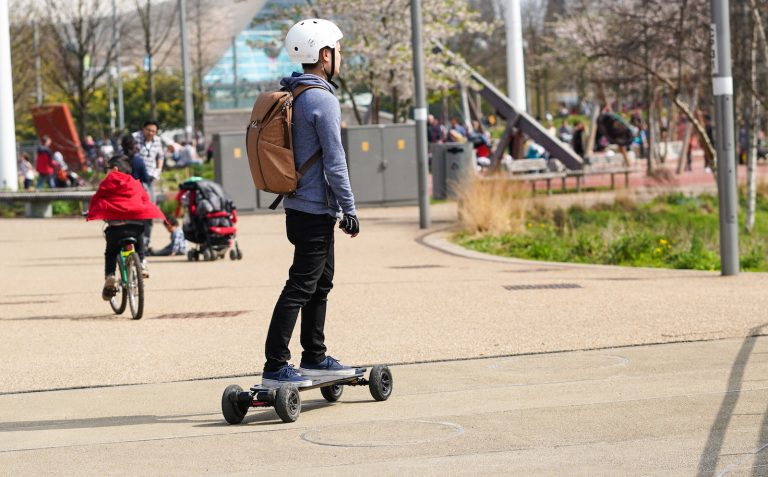 Monopattino elettrico per adulti: è il nuovo status symbol del millennial?