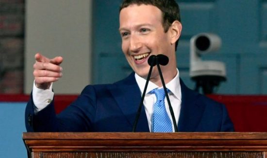 Nelle mani di Zuckerberg: in isolamento, senza social, daremmo di matto