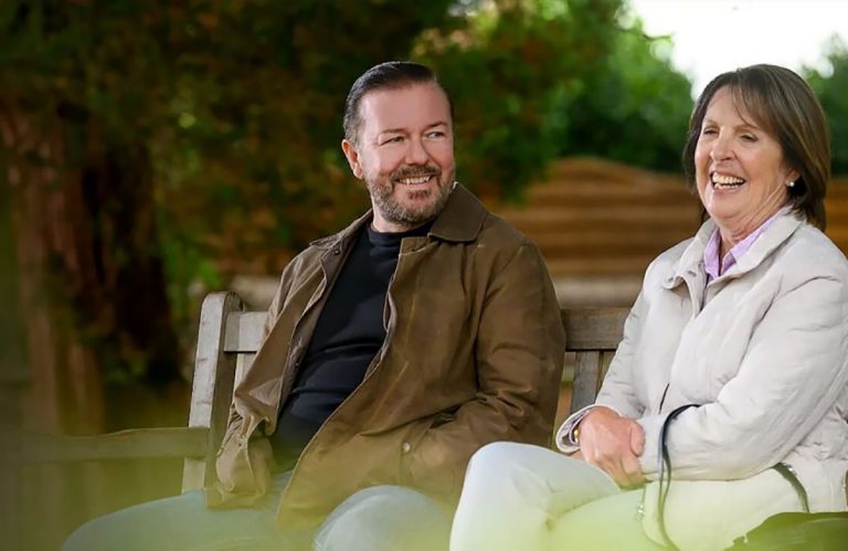 After life: cinque milioni di buone ragioni per guardare la seconda stagione e aspettare la terza