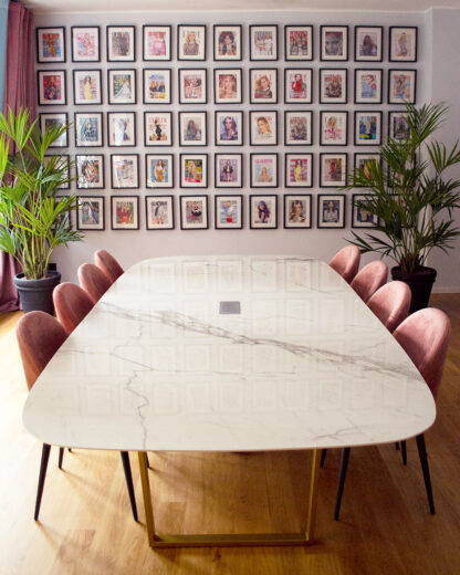 Chiara Ferragni non sta solo su Instagram, tour nel nuovo ufficio della millennial