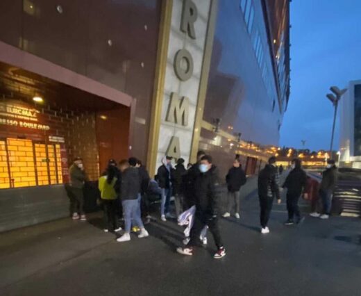 A difesa dei ragazzi in coda per le Nike Dunk Low