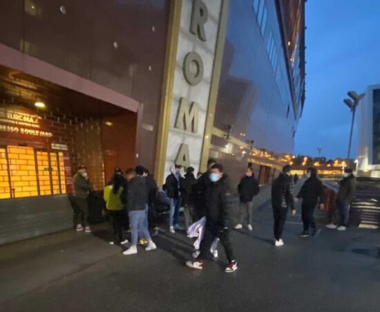 A difesa dei ragazzi in coda per le Nike Dunk Low