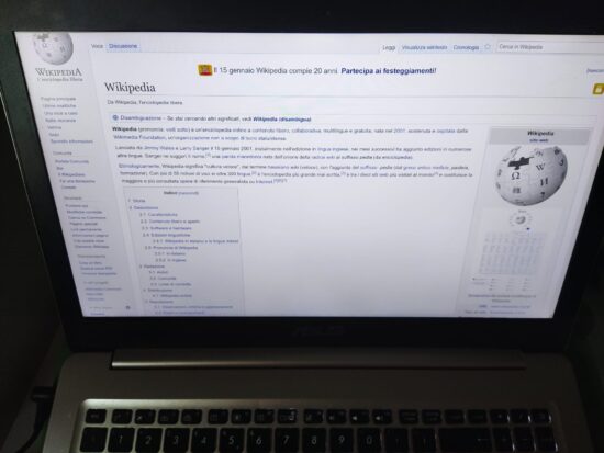 Copiare Wikipedia per festeggiare Wikipedia. Fatto ✅