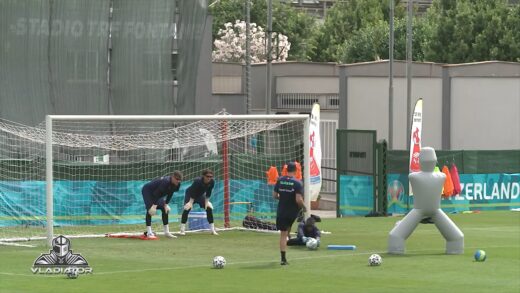 Gli strani occhiali tech del portiere della Svizzera potrebbero far tendenza