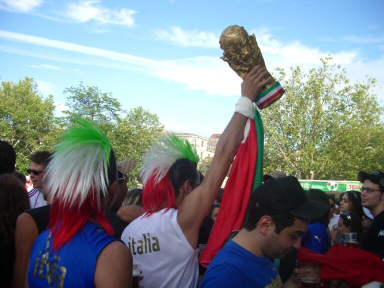 Gli italiani all’estero gridano «forza Azzurri» per vincere la nostalgia