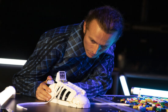 Ghemon e la scarpa fatta di Lego: Superstar Adidas