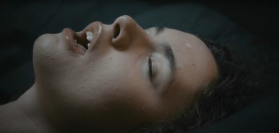 “Marea”, testo e significato del brano di Madame (il videoclip vi può dare una mano)