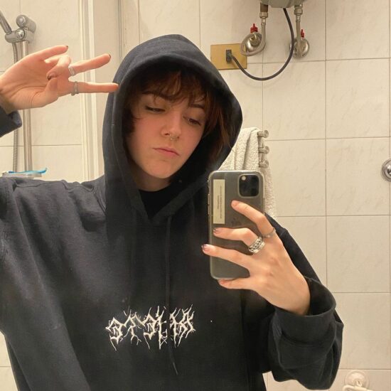 I testi delle canzoni di Ariete sono immagine di una generazione