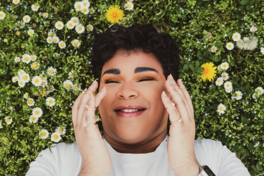 Salacca apre le porte di casa e ci svela i trucchi del suo makeup. Intervista al tiktoker