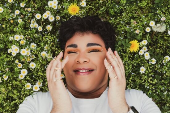 Salacca apre le porte di casa e ci svela i trucchi del suo makeup. Intervista al tiktoker