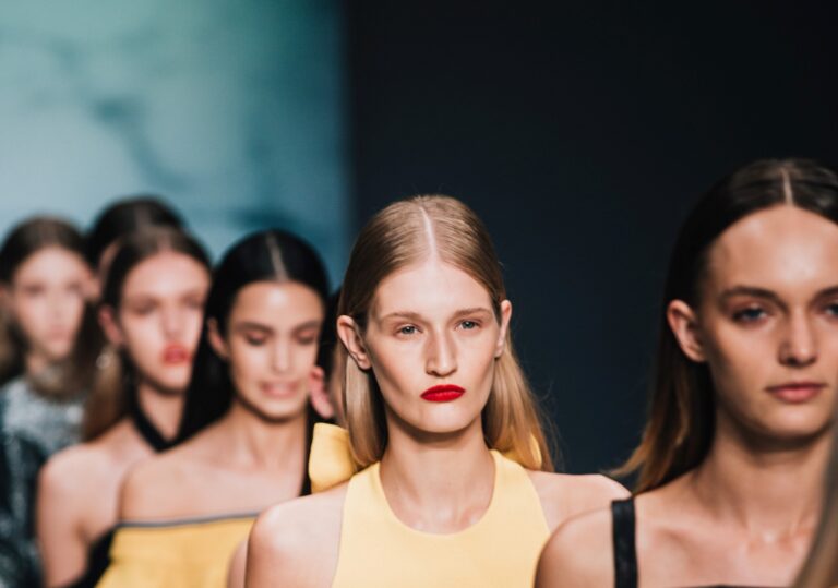 La Fashion Week di Milano dovrebbe cambiare. E con urgenza