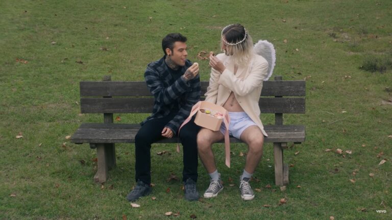 “Meglio del cinema”, testo e significato del brano di Fedez (con il Masseo angelicale)