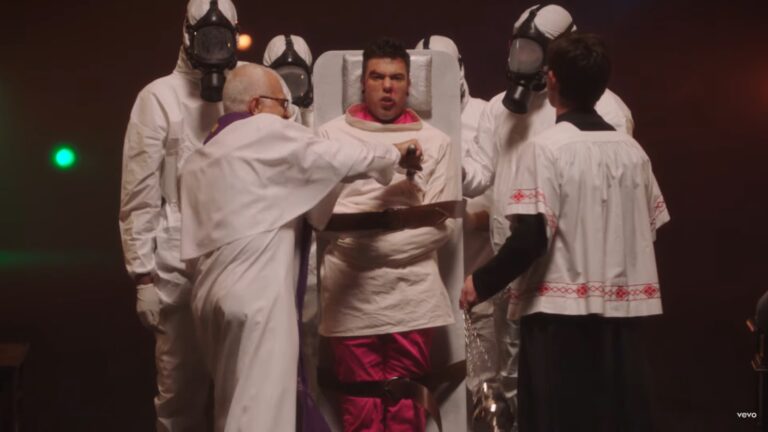“Morire Morire”, testo e significato del brano “Disumano” di Fedez