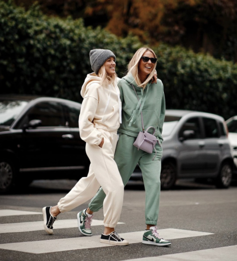 Brand streetwear, il nuovo business delle influencer passa dalla tuta