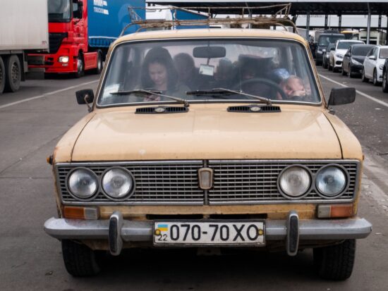 Storie di Millennial al confine con la guerra (e adottano una famiglia di profughi ucraini)