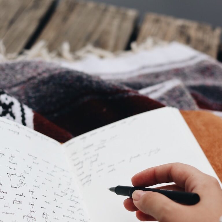 Quali sono i benefici della scrittura creativa e perché dovremmo praticarla ogni giorno