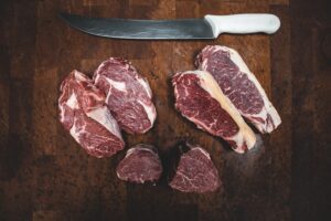 Cos’è la carne sintetica: l’alimento proibito più discusso del web (e non solo)