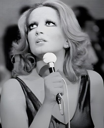 Un briciolo di allegria di Blanco e Mina: due generazioni distanti unite dalla musica