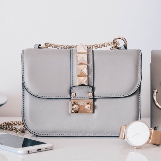 Come costruire un outfit casual elegante da donna: un percorso in tre fasi