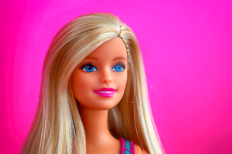 Cos'è il Barbiecore? È rosa shocking mania