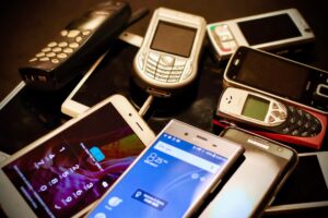 Feature phone: nel 2023 Gen Z e Millennial sono pronti alla disintossicazione digitale