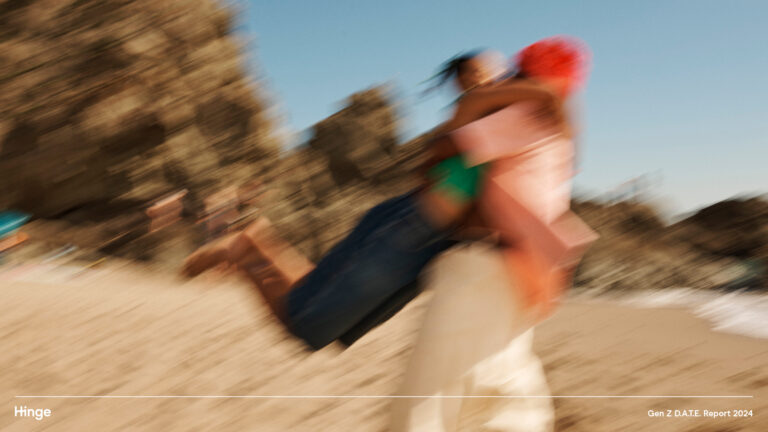 La Gen Z cerca l’amore e più dei Millennial si affida all’online: il “d.a.t.e.” report di Hinge