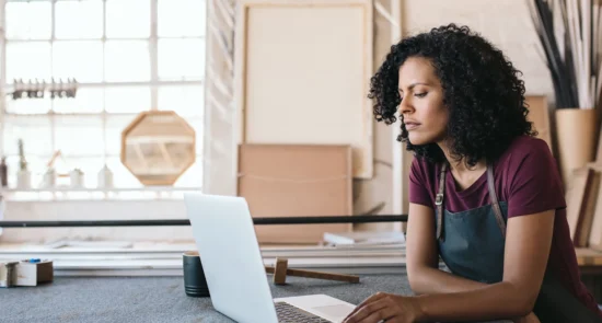 Più donne nelle STEM: tornano le borse di studio per universitarie in sette atenei italiani